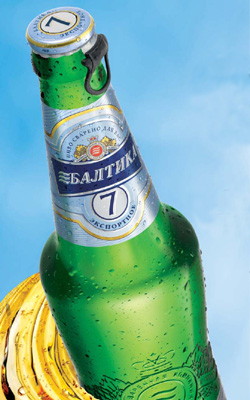 Пиво Балтика 7 Экспортное - рекламное фото: бокал и бутылка