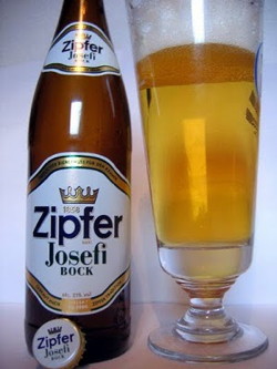 Фирменная бутылочка и бокальчик австрийского пива Zipfer Josefibock